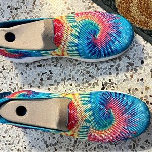 Tie dye sneaker, size 10 cloud new in box